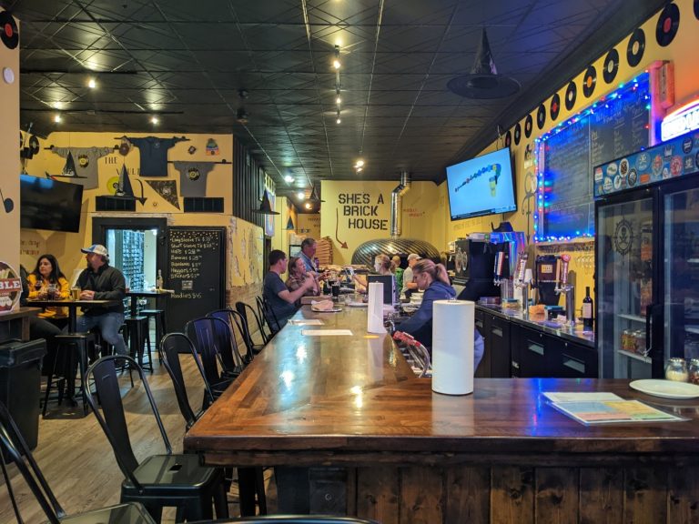 vinyl-pies-pizza-pizza-meets-music-outside-of-asheville